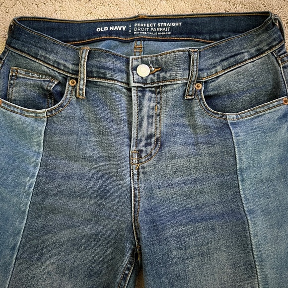 Old Navy Perfect Straight Mid-Rise Jeans - Picture 7 of 8